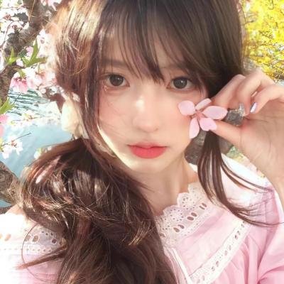 追梦的黎族女娃娃
